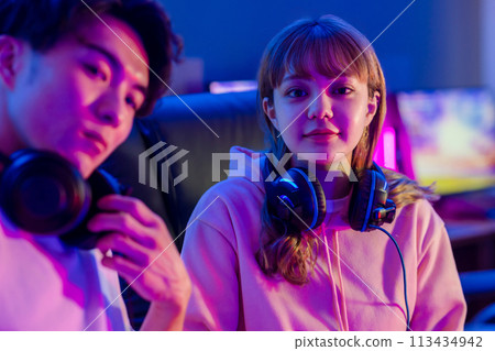 Couple enjoying the game 113434942