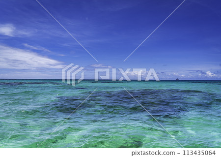 The blue sea of Kumejima 113435064