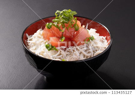 Tuna and whitebait rice bowl (Yellowfin tuna from Shizuoka Prefecture) 113435127