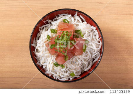 鮪魚銀魚蓋飯（靜岡縣產黃金槍魚） 113435129