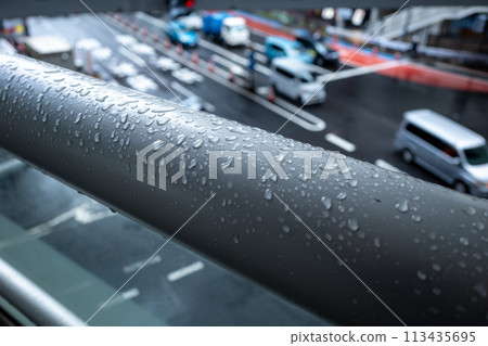 人行天橋上的雨滴 東京澀谷車站東口十字路口 2024.04 A-1 人行天橋上的雨滴 東京澀谷車站東口十字路口 2024.04 A-1 113435695