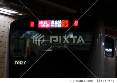 [JR East] E233 series commuter rapid train destination display (Keiyo Line: Tokyo Station) 113438675