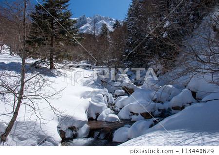  Road to the snowy Yatsugatake Akadake spring Kitazawa mountain trail 113440629