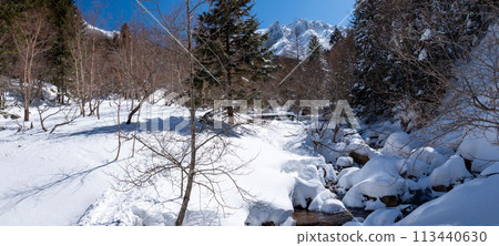 下雪的八岳明岳春天北澤山步道 下雪的八岳明岳春天北澤山步道 113440630