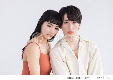 Beauty Genderless Makeup Men and women wearing makeup 113441020