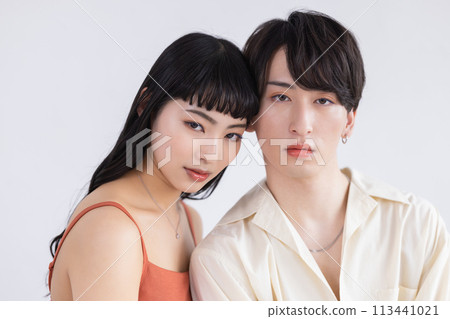 Beauty Genderless Makeup Men and women wearing makeup 113441021