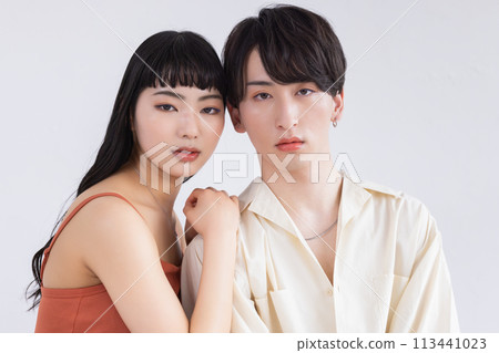 Beauty Genderless Makeup Men and women wearing makeup 113441023