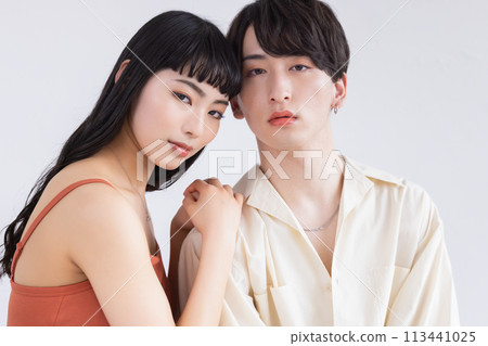 Beauty Genderless Makeup Men and women wearing makeup 113441025