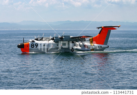海上自衛隊US-1A號水上飛機降落在海上 海上自衛隊US-1A號水上飛機降落在海上 113441731