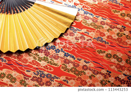 Golden fan and Japanese pattern cloth Golden fan and Japanese pattern cloth 113443253