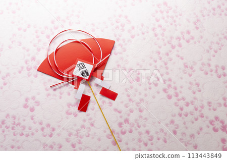 New Year's decorations and pink washi paper 113443849