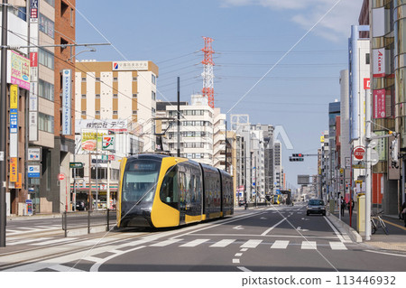 Utsunomiya Light Rail: Modern trains running along Kinu Street, Utsunomiya, Tochigi Prefecture 113446932