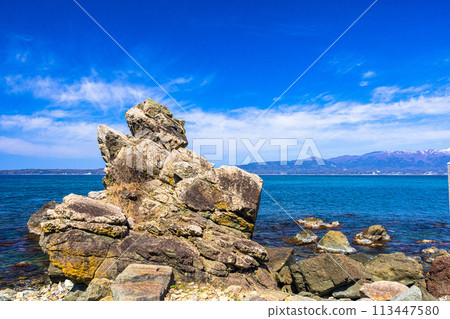 [Niigata Prefecture_Sado_Human Face Rock] Gazing into space? Human Face Rock 113447580