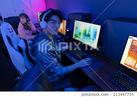 men and women playing games 113447735