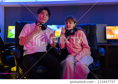 男人和女人玩遊戲 113447737