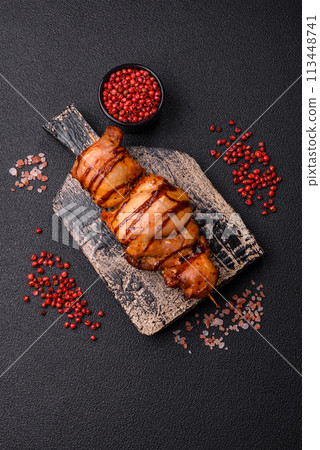 Delicious kebab of chicken or pork meat with salt, spices and herbs 113448741