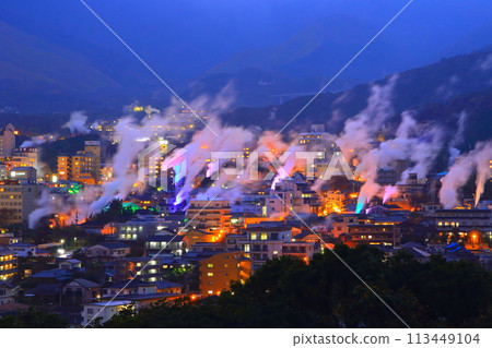 Kannawa hot spring town with hot steam (light-up, Beppu City) Kannawa hot spring town with hot steam (light-up, Beppu City) 113449104