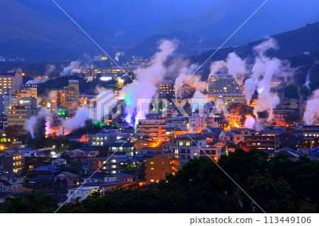 Kannawa hot spring town with hot steam (light-up, Beppu City) Kannawa hot spring town with hot steam (light-up, Beppu City) 113449106