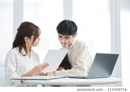 考慮購買保險的家庭 113449716