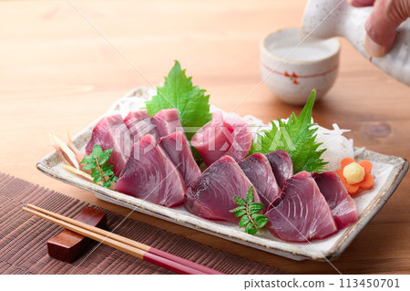 4月捕獲的南紀勝浦鰹魚生魚片(生),清淡肥美 4月捕獲的南紀勝浦鰹魚生魚片(生),清淡肥美 113450701