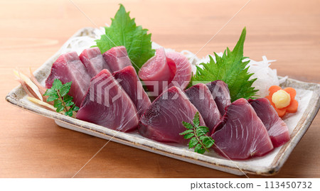 Fresh Nanki Katsuura Port Bonito Sashimi Raw Light and Elegant Taste 113450732