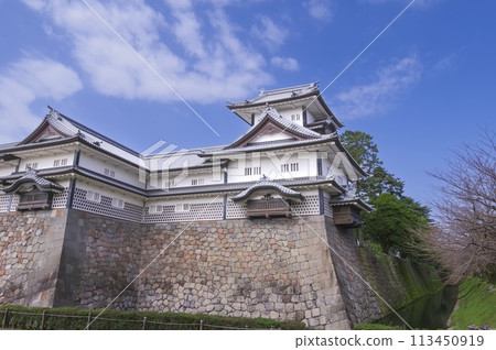 Kanazawa Castle in the blue sky Kanazawa Castle in the blue sky 113450919