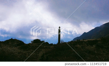 被雲覆蓋的山 被雲覆蓋的山 113451719