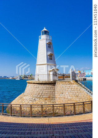 Sakai City, Osaka Prefecture: The old wooden Sakai Lighthouse stands out against the blue sky 113451840