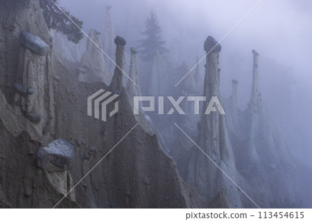 Earth pyramids of Platten (Erdpyramiden - Piramidi di Plata) near Percha and Bruneck, South Tyrol, Italy Earth pyramids of Platten (Erdpyramiden - Piramidi di Plata) near Percha and Bruneck, South Tyrol, Italy 113454615