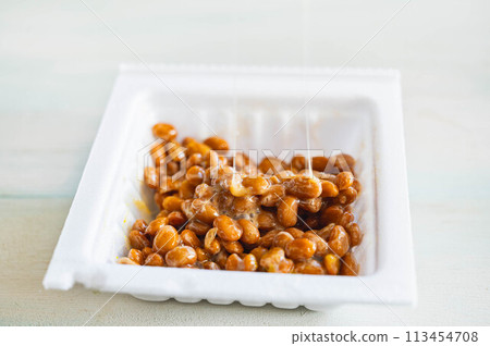 Natto mixed with sauce and mustard Natto mixed with sauce and mustard 113454708