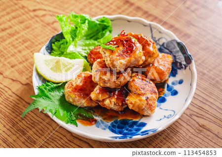 烤肉丸配醬汁 烤肉丸配醬汁 113454853