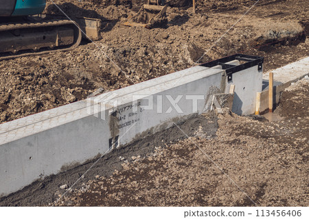 Heavy machinery and barrier-free drain installation work 113456406