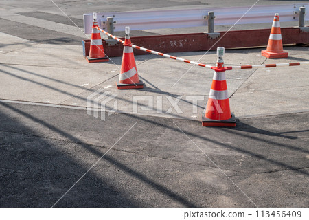 道路施工襯板和臨時護欄 道路施工襯板和臨時護欄 113456409