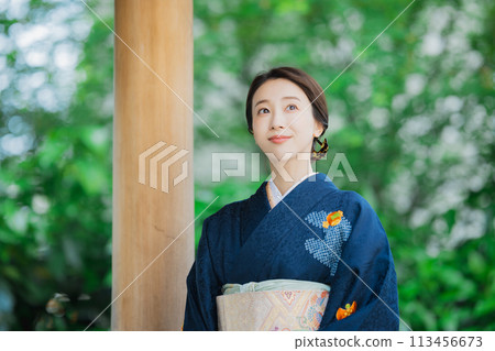 穿著和服來訪的女人 113456673