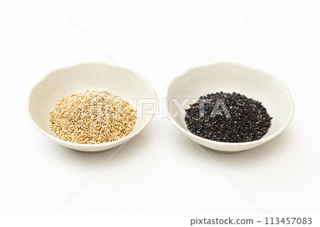 White sesame and black sesame 113457083