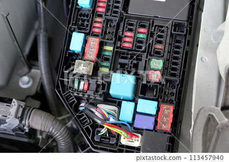 引擎室保險絲盒 113457940