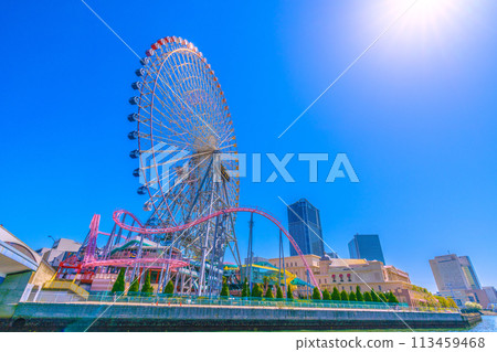 Yokohama cityscape in Japan, overlooking the Ferris wheel at Yokohama Minato Mirai and Anniversaire Minato Mirai Yokohama 113459468