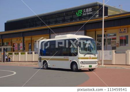 Iwate Station: Hino Poncho on a city bus leaving JR Kuji Station 113459541