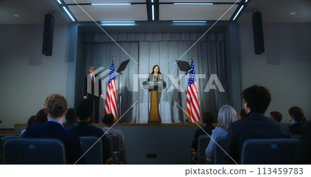 US presidential candidate comes to tribune, starts performance 113459783