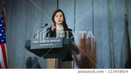 US presidential candidate comes to tribune, starts performance 113459924