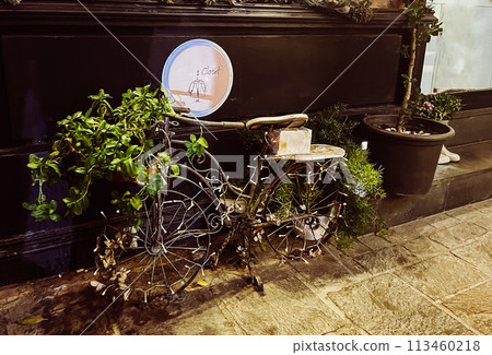 Old bicycle on the street in Paris, France. Vintage style. 113460218