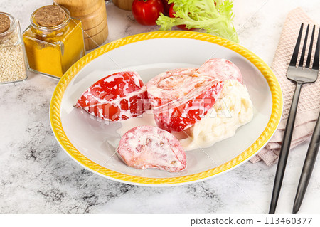 Salad with sliced tomato and stracciatella Salad with sliced tomato and stracciatella 113460377