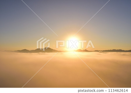 Tanba fog (sea of clouds) in the Sasayama basin seen from the Kuroi Castle ruins 113462614