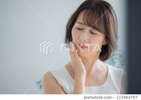 Middle female skincare image Middle female skincare image 113464707