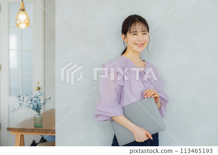  Casual business woman 113465193