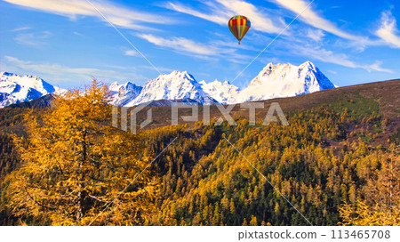 Beautiful autumn scenery of the White Snow Mountain in Yunnan Province 113465708