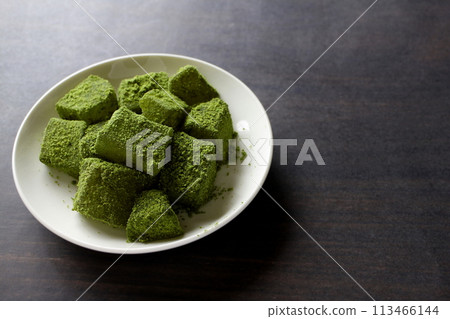 Matcha Warabi Mochi 113466144