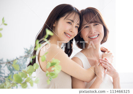母親和女兒的美麗肖像 113466325