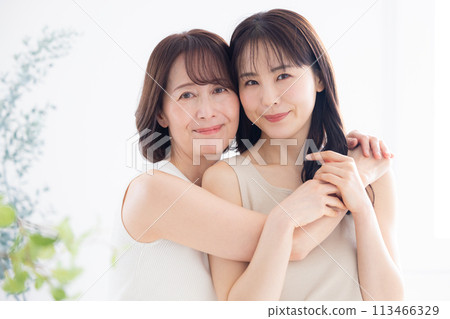 母親和女兒的美麗肖像 113466329