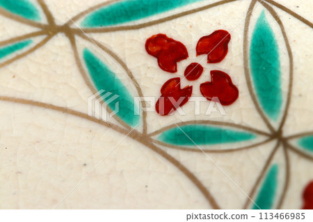 Surface texture of a retro antique tea jar with red flowers, jade green leaves and gold vein pattern Surface texture of a retro antique tea jar with red flowers, jade green leaves and gold vein pattern 113466985